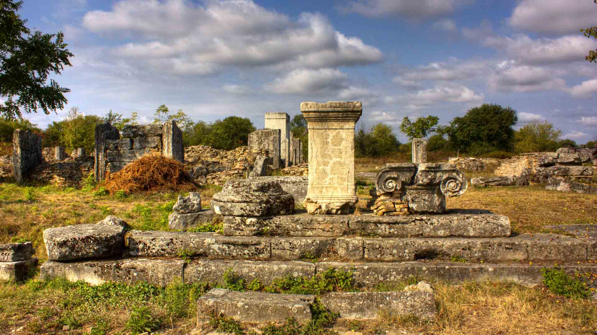 THE VAST SITE OF ANCIENT NIKOPOLIS